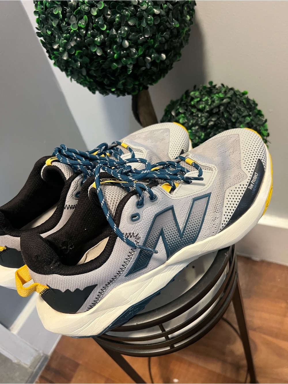 New Balance Men’s size 12 Low Top Lace-Up Athletic Sneaker Gray/Blue/Yellow